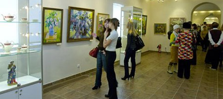 Выставка произведений новгородских художников «Этот цветочный, цветочный мир…»