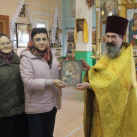 В демянский храм Воздвижения Креста Господня привезли старинную икону